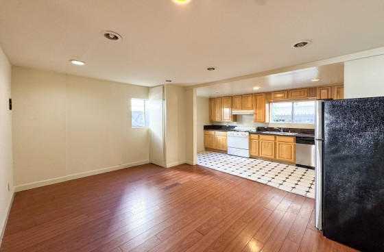 Large Lower Unit in the heart of Los Feliz with 2 Parking Spaces