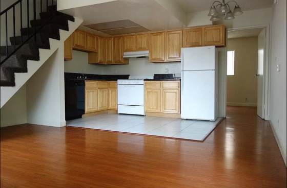 Two Level Townhouse w/Balcony, $2 Parking