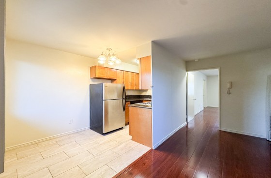 Awesome Los Feliz Location! Top Level Unit w/$2 Parking