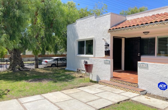 Charming Renovated Duplex w/Garage, Yard, WD North of Melrose