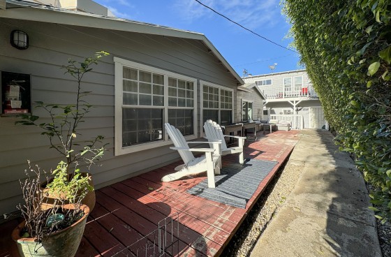 Renovated Back Duplex: A Modern, Convenient Living Experience, W/D