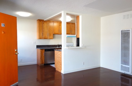 Upstairs Unit w/$2 Parking | Gas, Water & Trash Included