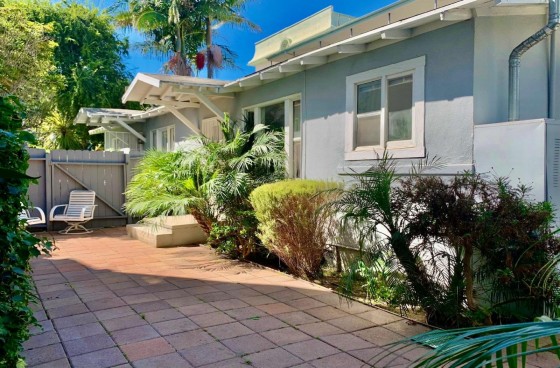 WooHoo! 4 Blocks to Beach Cutest Twin Cottage +Private fenced in Garden Patio
