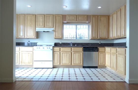 Large Lower Unit in the heart of Los Feliz with 2 Parking Spaces